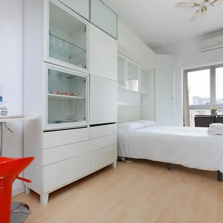 Aparteasy - Lovely Atic In Lejlighed *