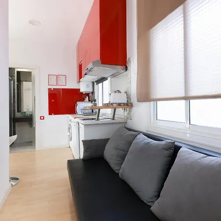 Aparteasy - Lovely Atic In Lejlighed *