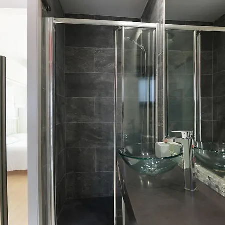 Aparteasy - Lovely Atic In Lejlighed