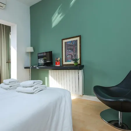 Aparteasy - Lovely Atic In Barcelona