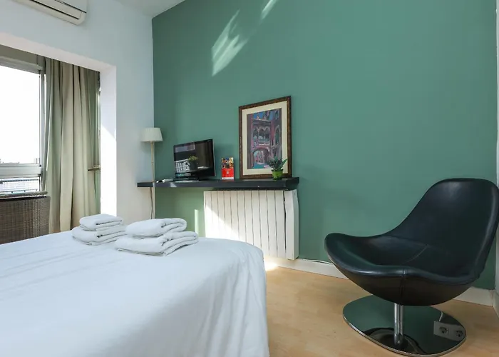 Aparteasy - Lovely Atic In Barcelona